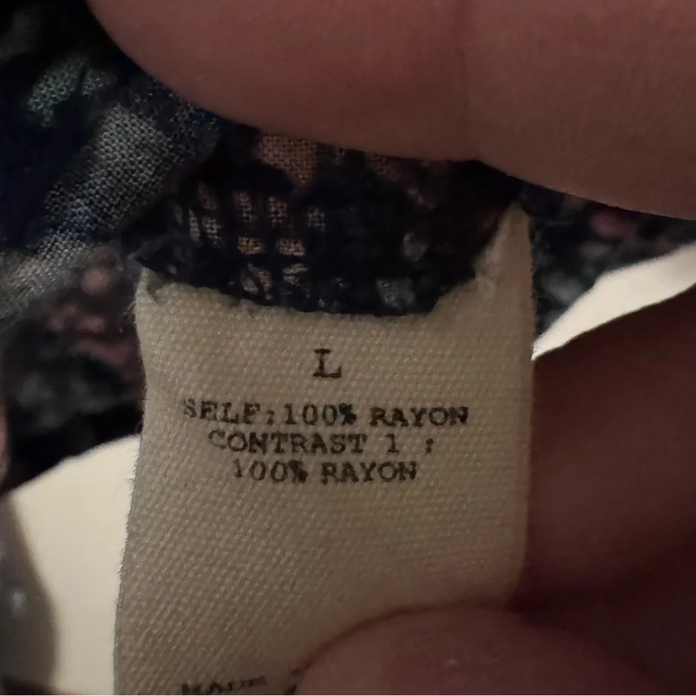 Gimmicks by BKE floral boho top Size Large - Picture 8 of 9